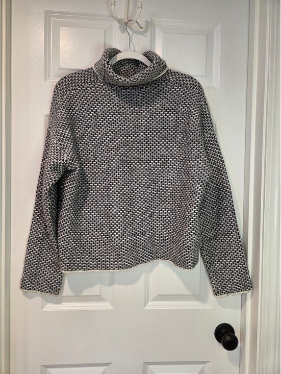 Christian Siriano Other - Christian Siriano New York Black and White Turtleneck Sweater Size M